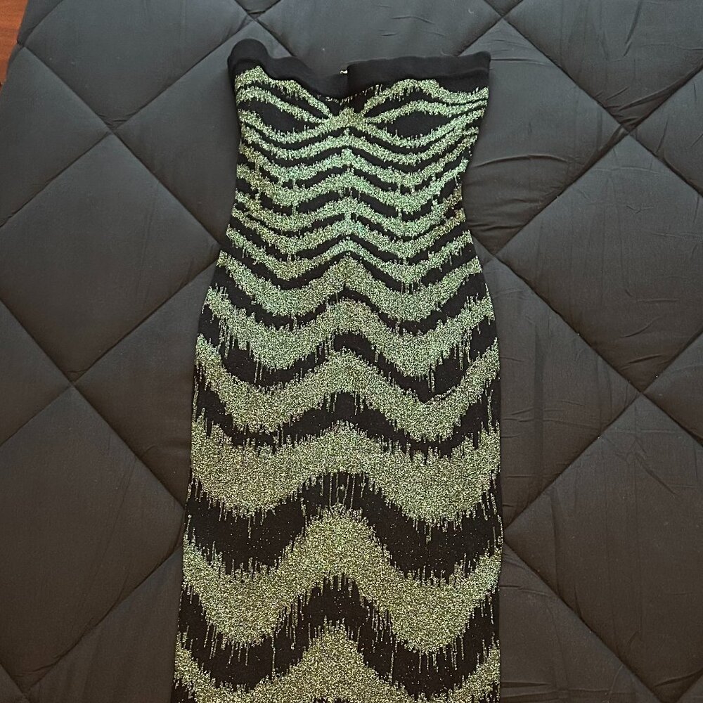 💚 Serving Up Looks: The Ultimate Zemira Metallic Midi Dress! 🖤✨
